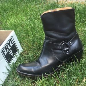 Frye Boots Buckle, Box included